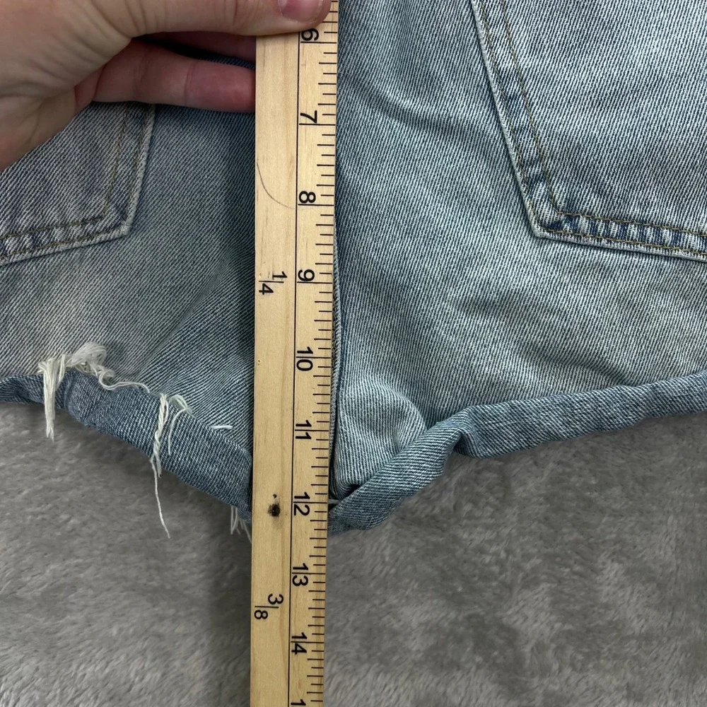Light Wash High Waisted Distressed Denim Shorts Raw Hem Sz 27 Grunge‎  Edgy Y2K